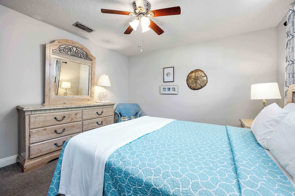 Harbor Seahorse - Outdoor Deck & Boat Dock