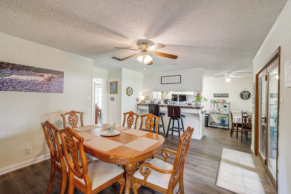 Home w/ Backyard Oasis < 7 Mi to At&t Stadium!
