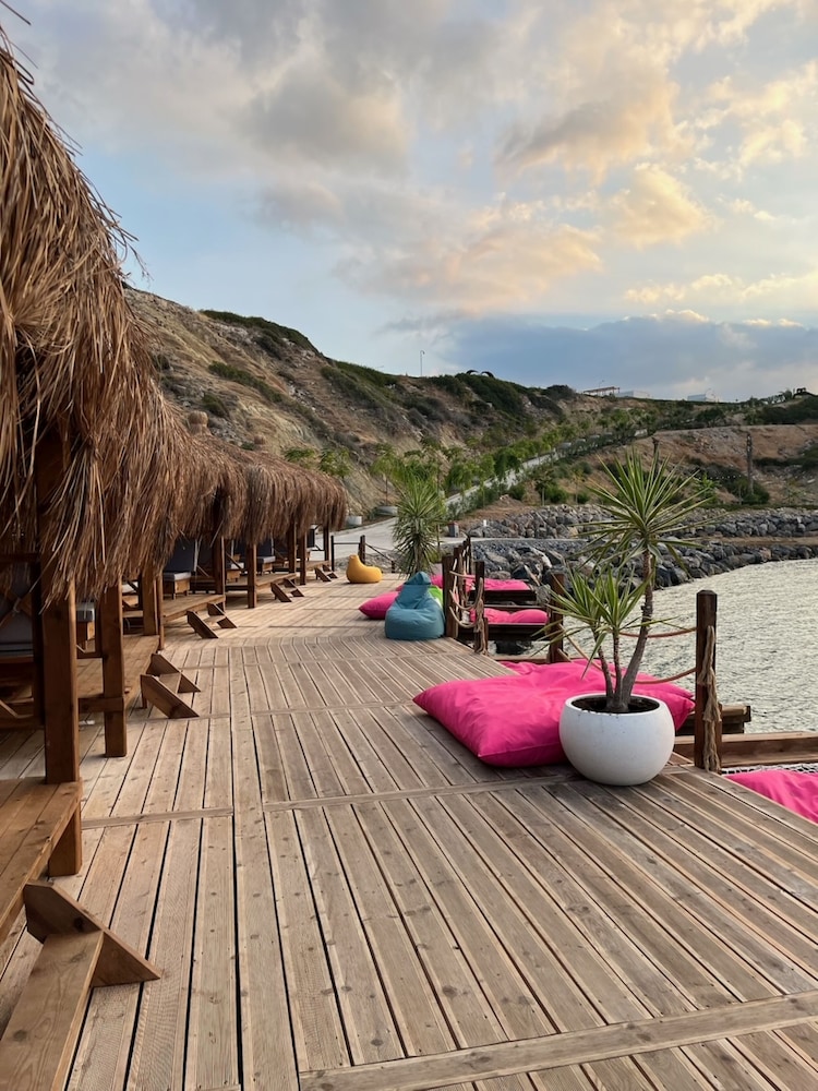 Gorgeous Seafront Villa in a Prime Resort
