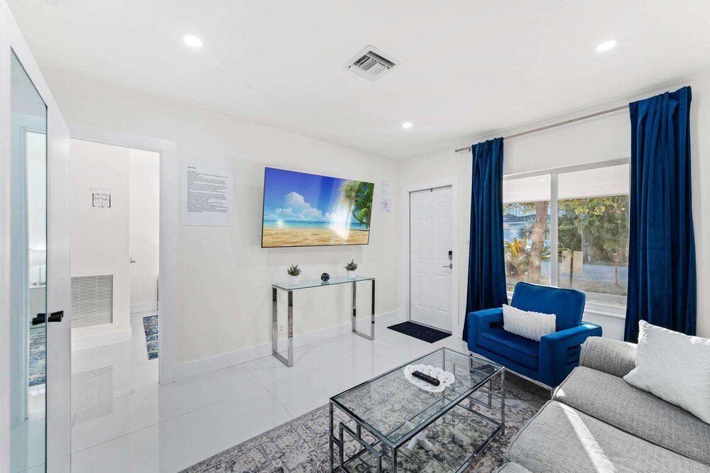 Uhost AI 4-unit Gem Mins to Las Olas Beach