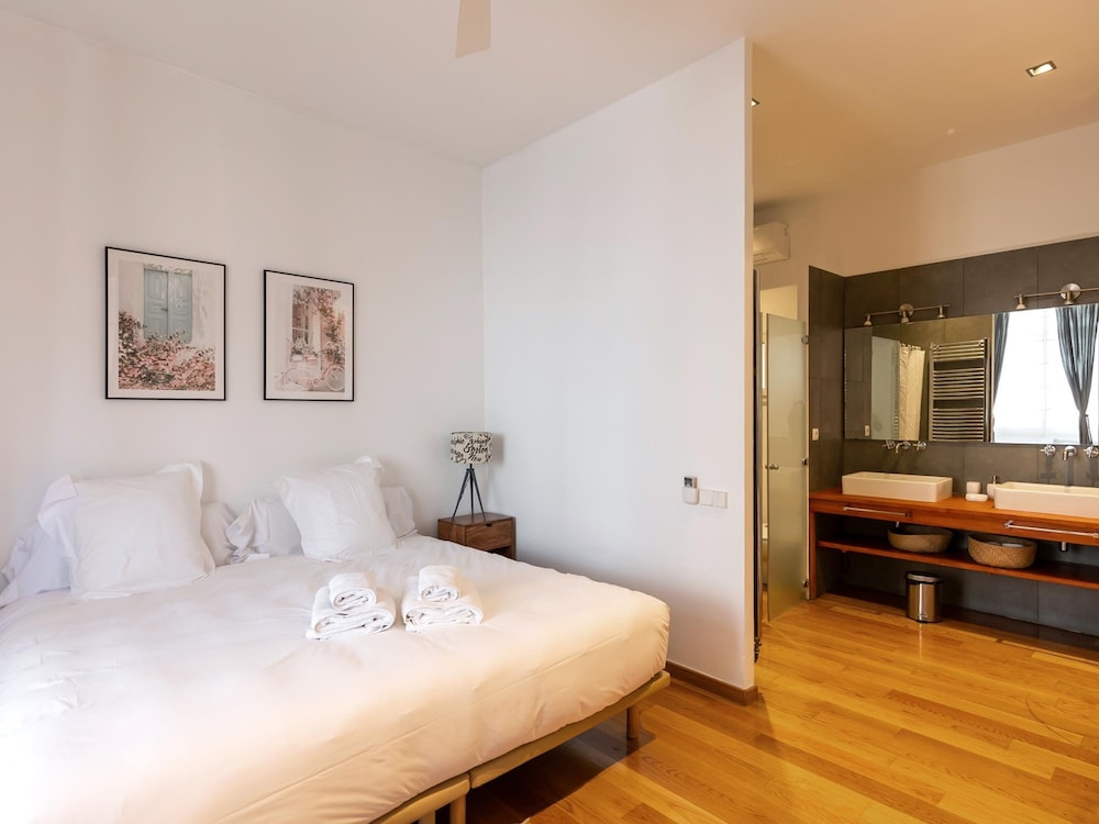 Apartamento de Tres Habitaciones con Terraza 21B