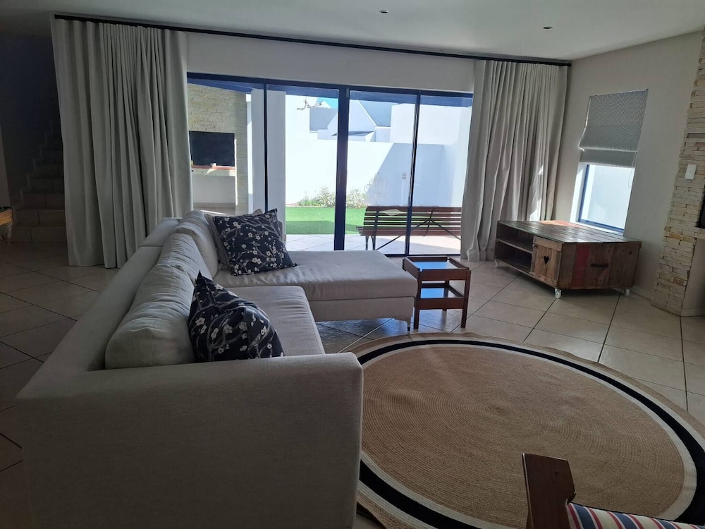 Oosiesrus - Charming Langebaan Villa With Garden View