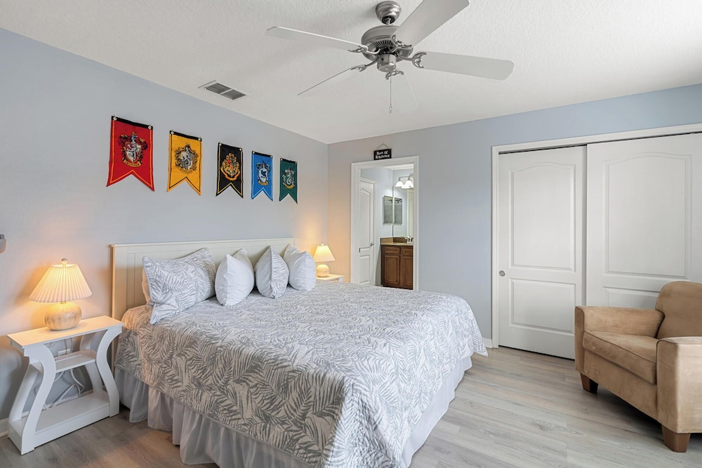 8963 Majesty Palm Rd