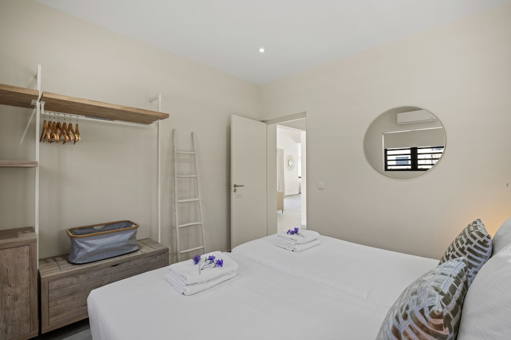 Villa Solana with private pool, Mambo Beach