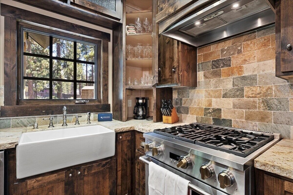 Cyh1012 - Hidden Cedar 5 Bedroom Home