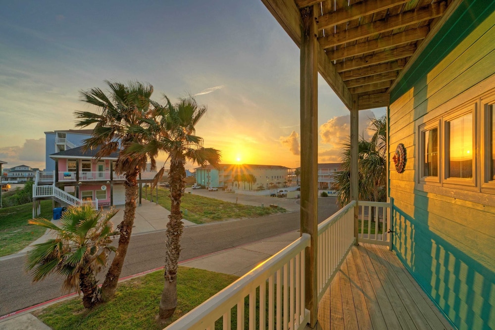 Sleeps 24 2 Homes w/ Beach Boardwalk Access & Deck Views Steps to the Beach