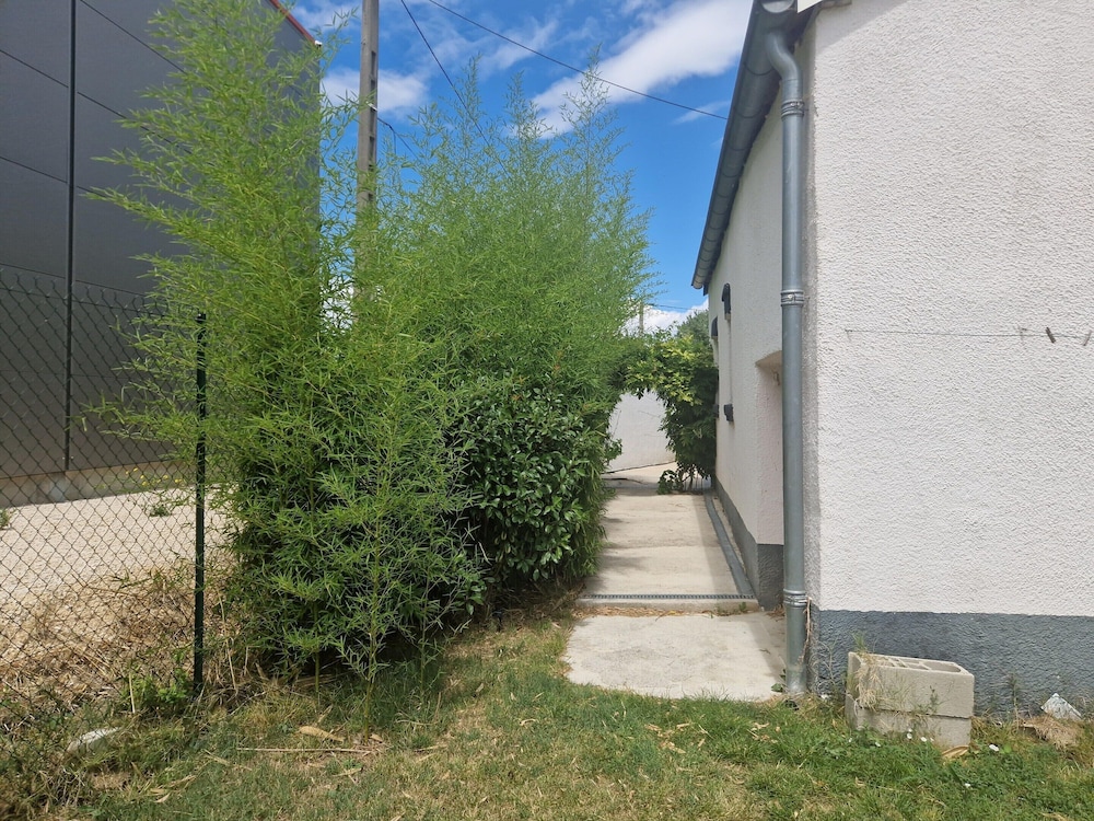 Apartment With Swimming Pool, Wifi