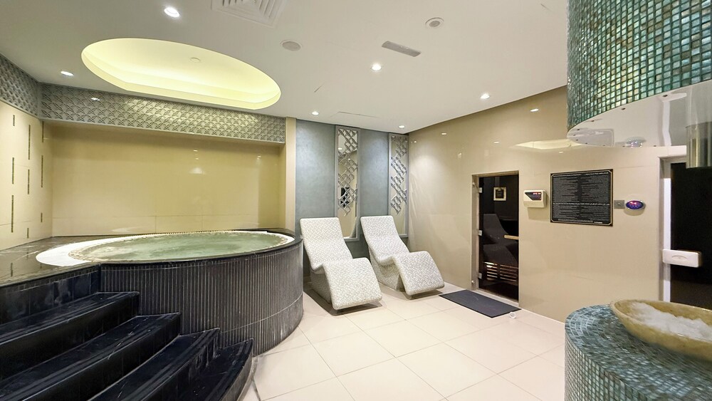 DAMAC Suites by Hostiva – Burj & Fountain