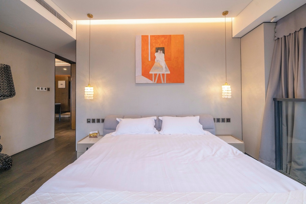 Zhome-Three Bedroom Luxury Suite2