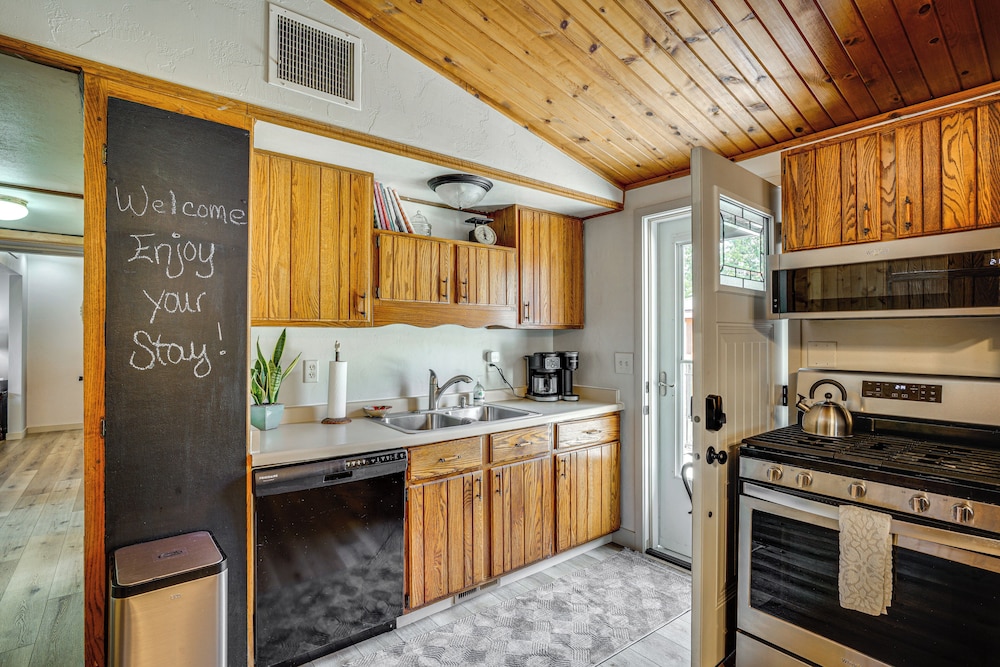 7 Mi to Eldorado Marsh: Family Home w/ Pool