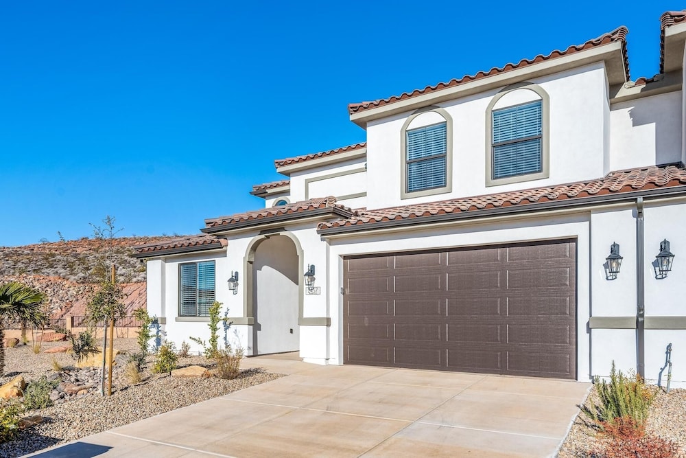 Holiday Hideaway 5 Bedroom Townhouse