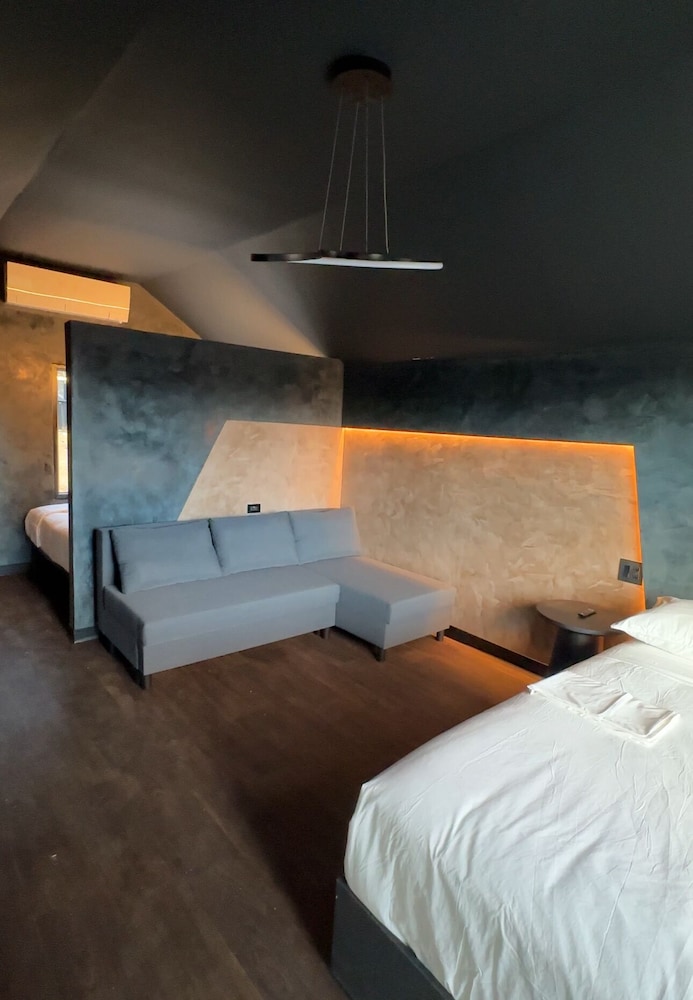 Emrose Luxury Cabins