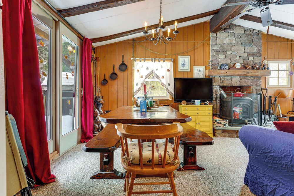 Hike, Ski & Unwind: Cabin w/ Deck in Chester!