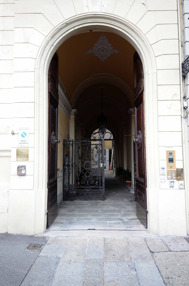 Charming Studio Apartment in Front of the Arno River