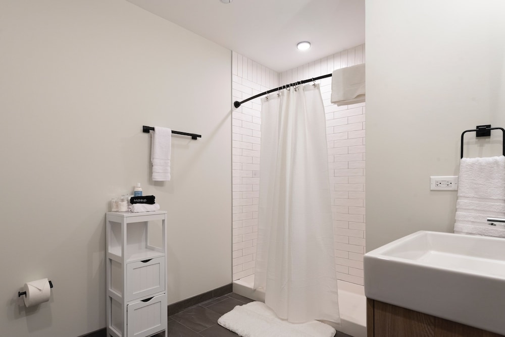Central Location Exclusive Apts for Large Groups