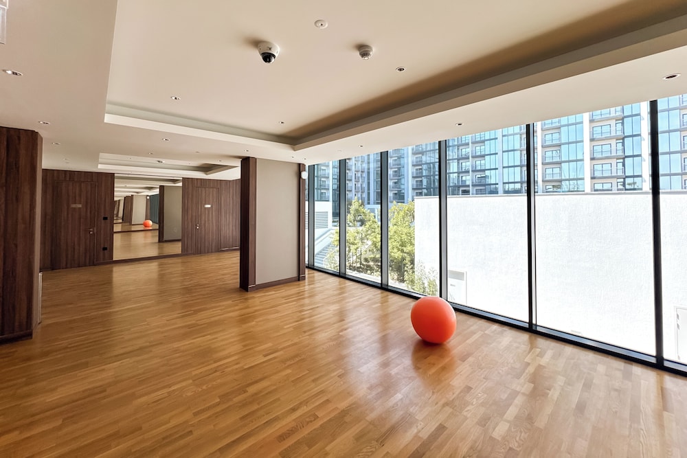 PVH - Stylish 1BR with Study - The Crest