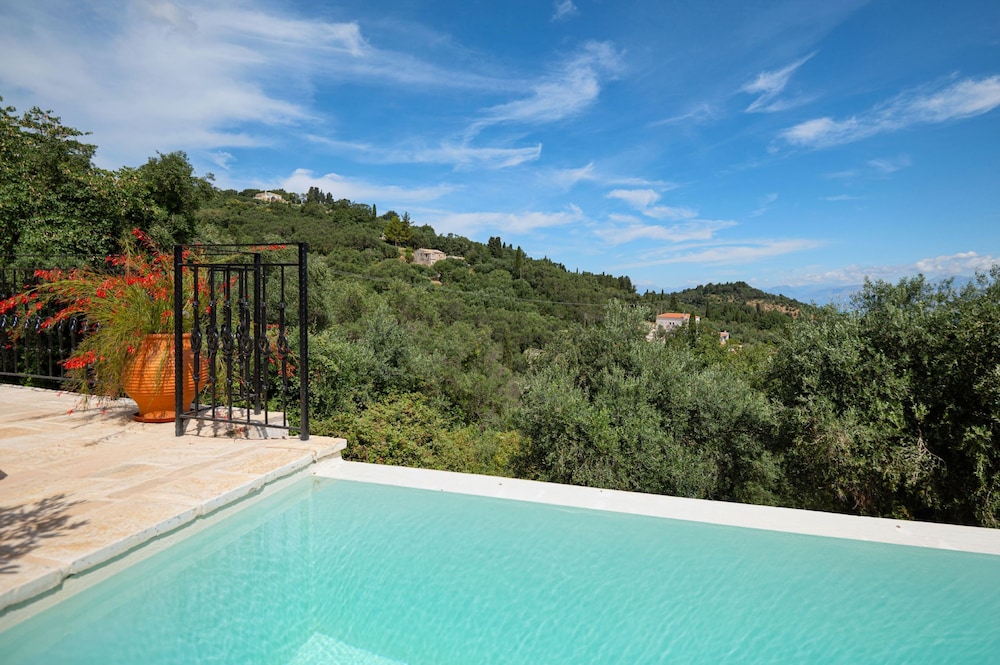 Bee Tree Villa in Corfu
