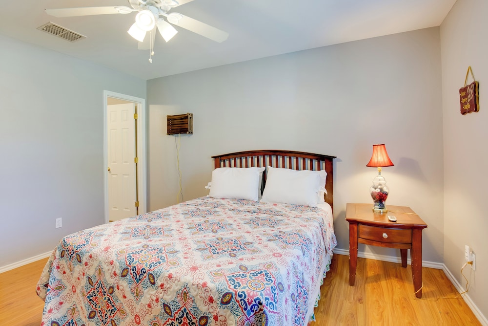Waterfront Lake Fork Getaway w/ Dock Access