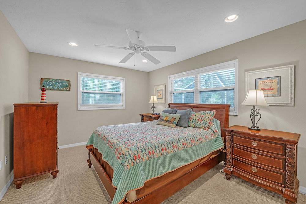 Comfy Home W/ Heated Pool Near Siesta Key Beach 2 Bedroom Home