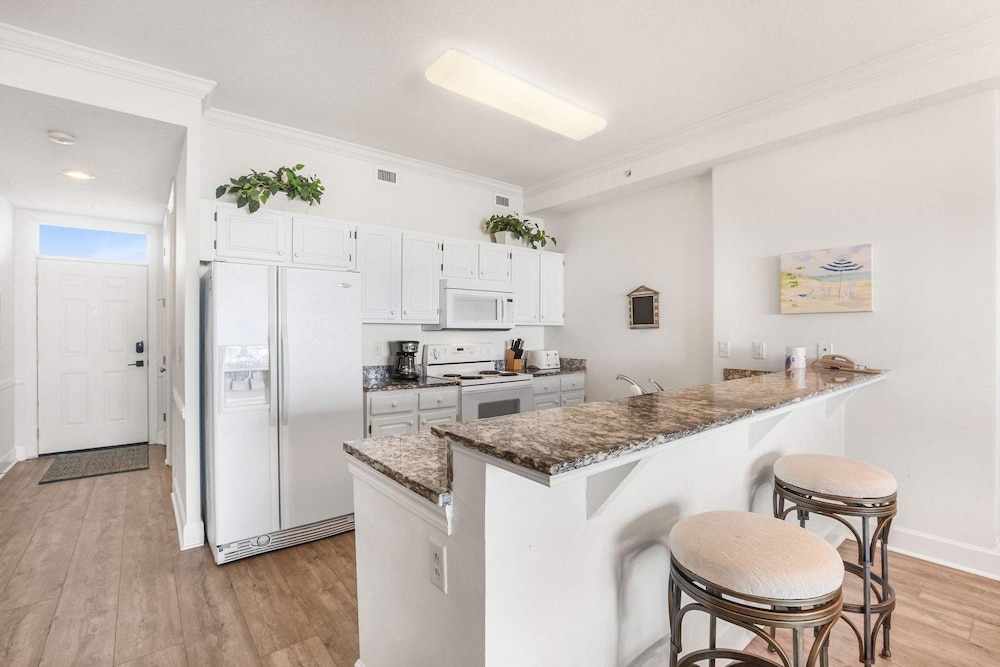 Grand Pointe 512 Gulf-front Stunning Views Top-notch Amenities