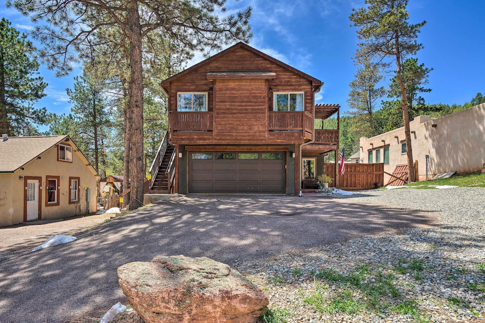 Woodland Park Apartment: Forest Views + Deck! view 3