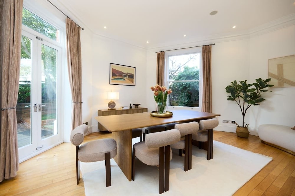 The Hampstead Getaway - Charming 5bdr Home With Conservatory