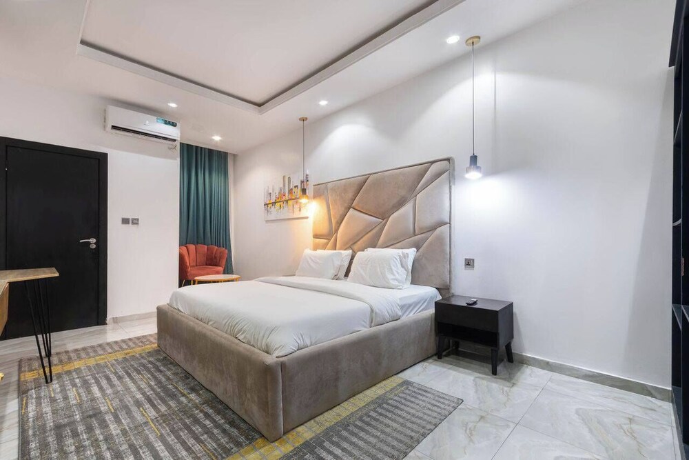 Eazym Shortlet Apartment