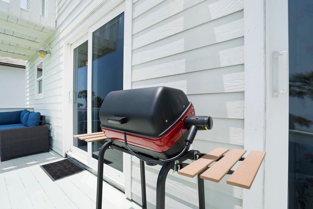 Oceanfront in St Aug Beach Patio BBQ Smart TVs