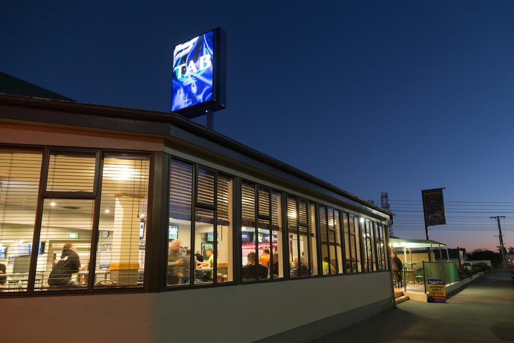 The Racecourse Hotel & Motorlodge