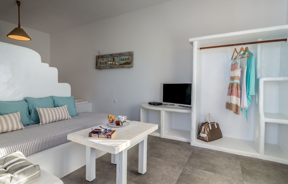 Faros Apartments