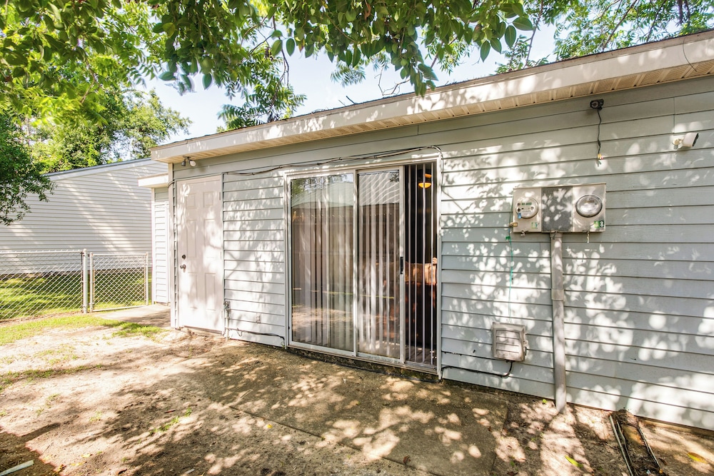 9 Mi to Moody Afb: Newly Updated Condo Near Dining