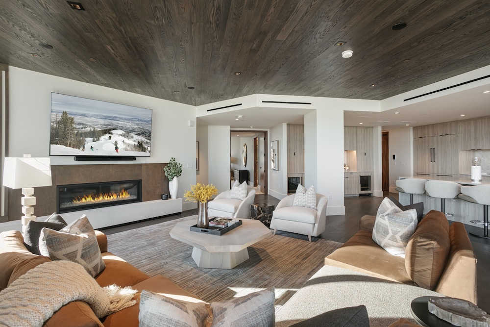 201 - Four Bedroom Argent 4 Condo