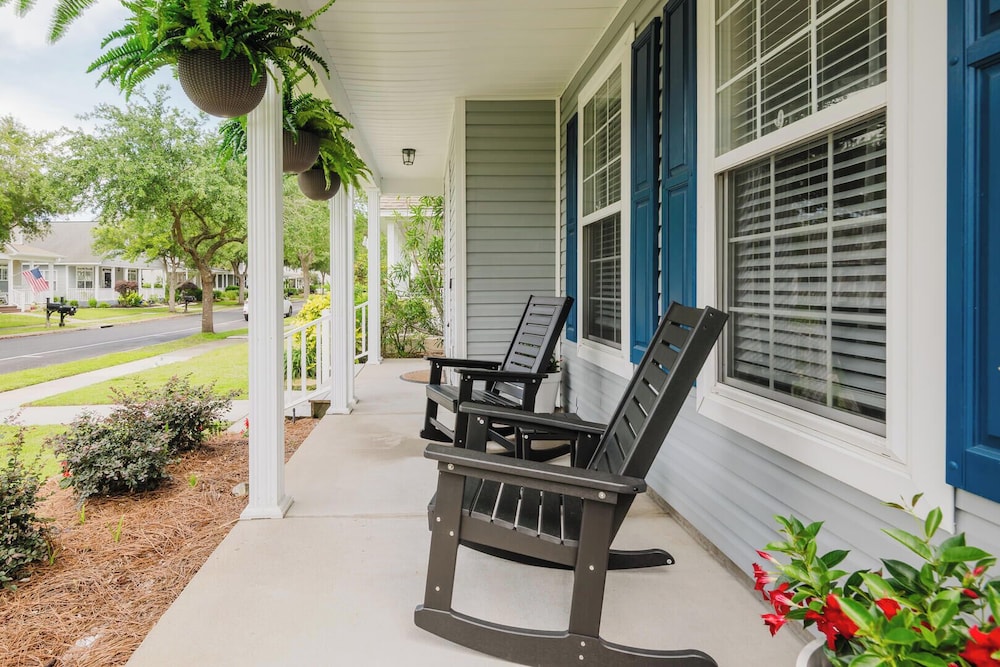 Lowcountry Lodge! In the Heart of Historic Old Town Bluffton SC