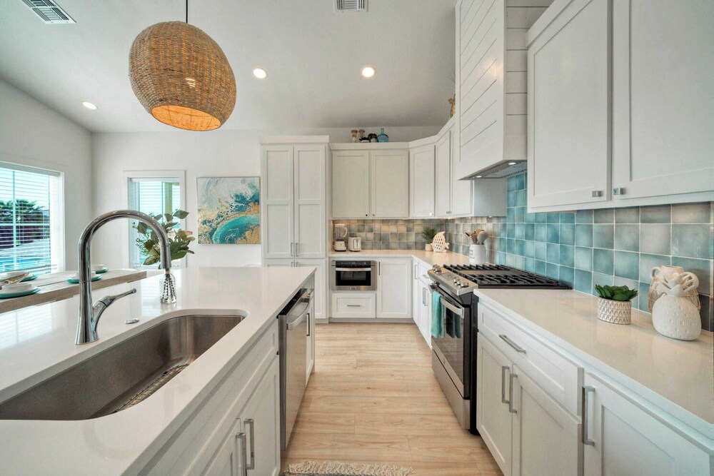 Sleeps 22 2 Homes w/ Private Pool + Patio Walkable Location, Golf Cart Zone
