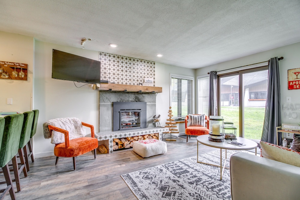 Inviting Ski-in Ski-out Condo at Okemo Mtn Resort! view 3