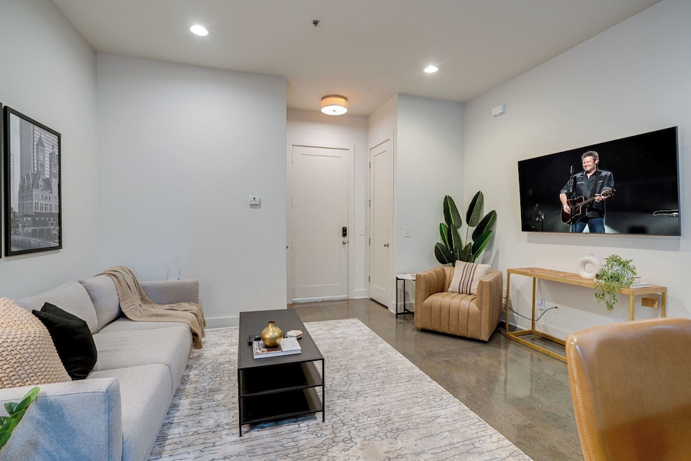 Lofts At 30th - Urban Lodge - Mins to Broadway!