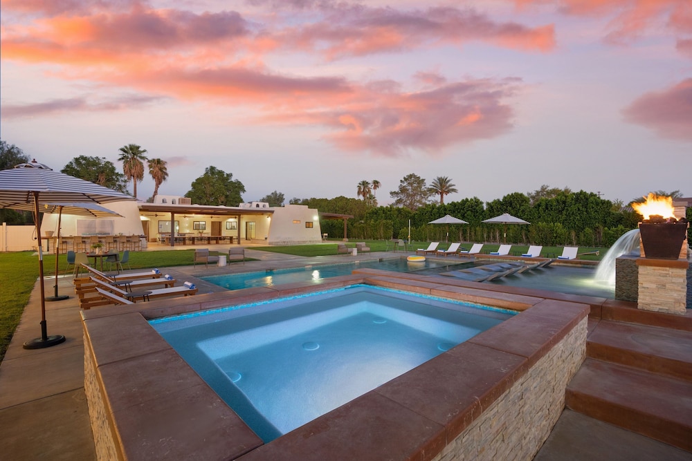 Starlight Estate by Avantstay 20 People Architectual Mansion w Pool Tennis Court Game Room
