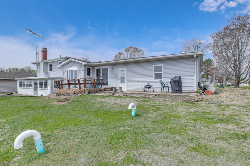 Riverfront Gem w/ Kayaks & Yard in Montrose!