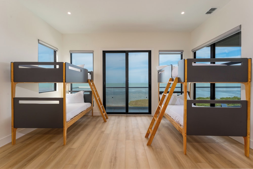 Spacious Bay