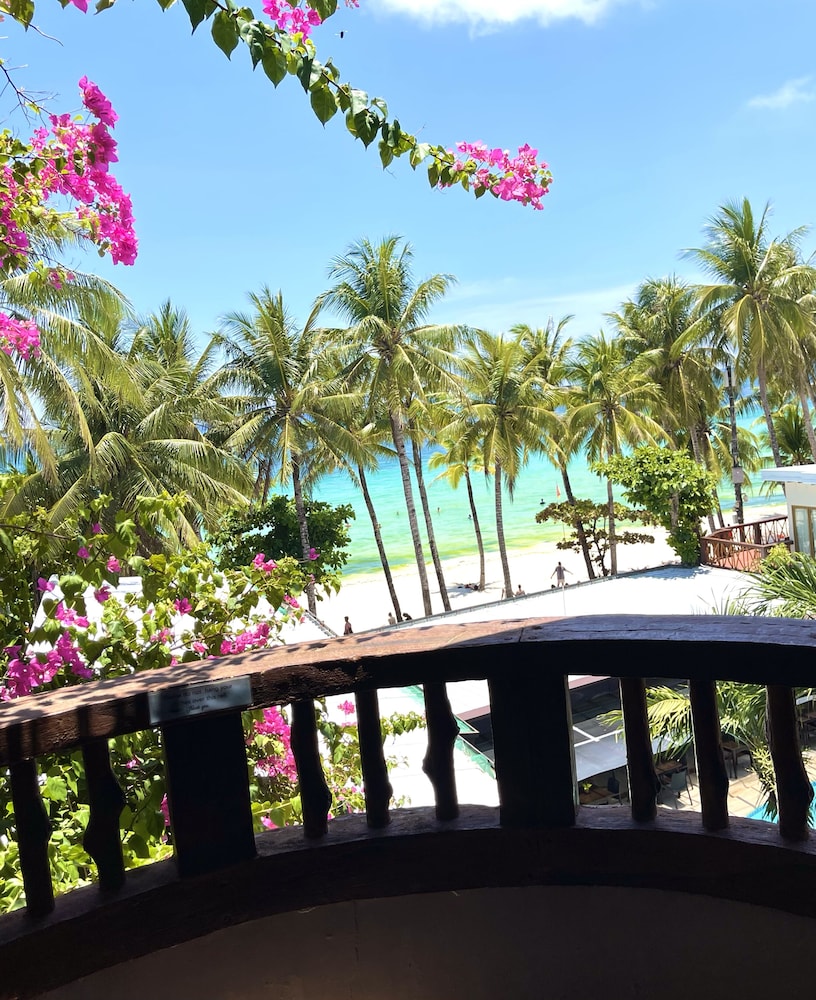 Red Coconut Beach Hotel