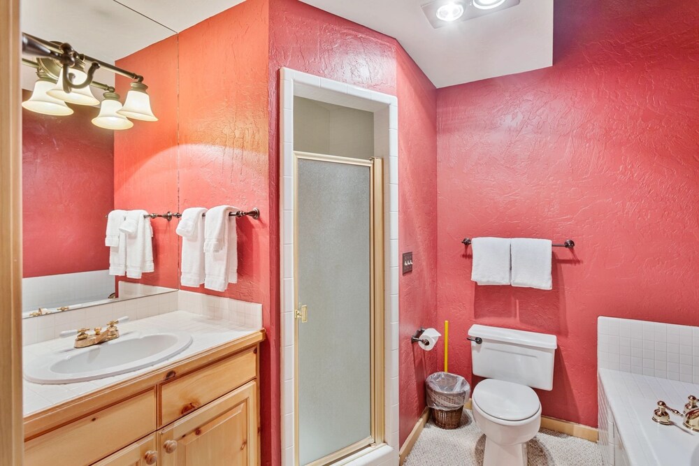Pine Inn at Trail's End Lodge - Three Bedroom Residence with Spa #3 3 Condo