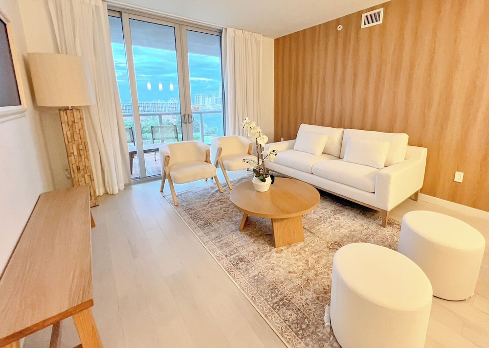 Luxury Ocean Views Apt 1208