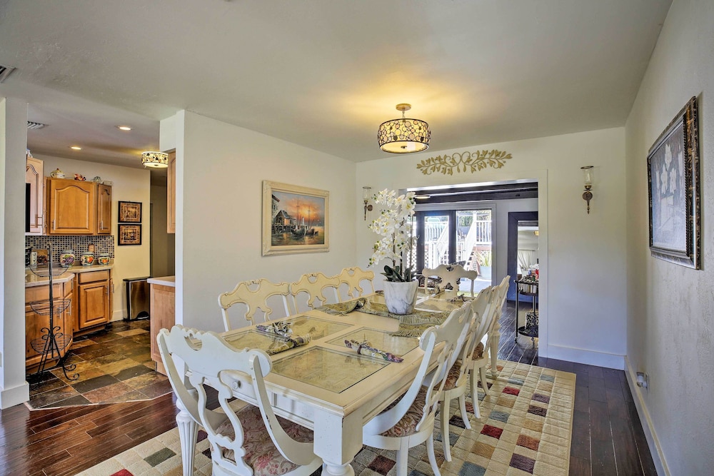 Pet-friendly Oasis w/ Deck & Fire Pit in Bokeelia!