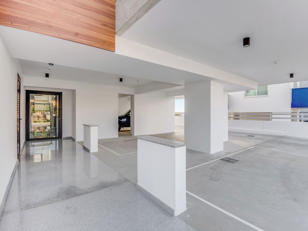 Sanders Crystal 2 Limassol