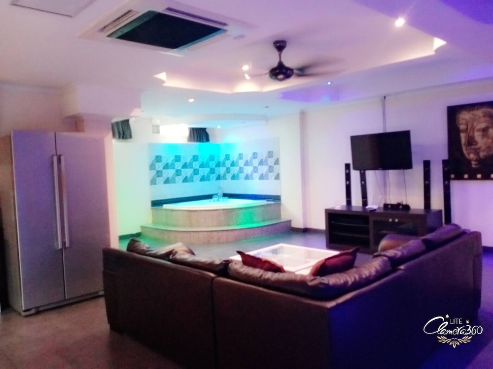 75 sqm Studio Type Jacuzzi Apartment 101a