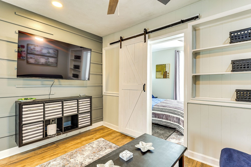 1 Mi to Camden Clark: Central Parkersburg Condo