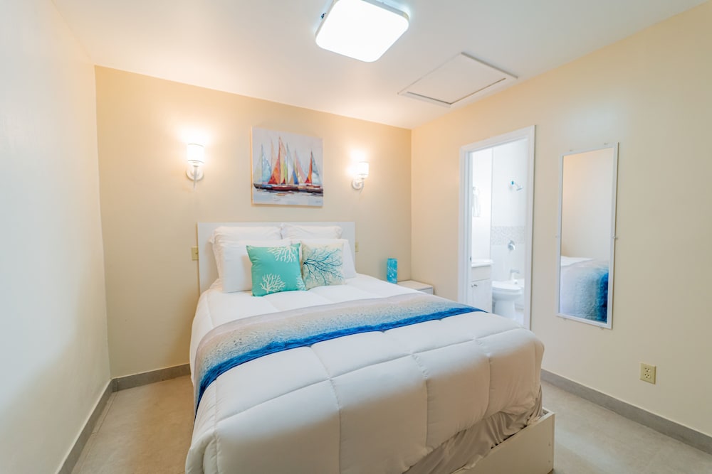 Le Bleu Bed and Breakfast view 3