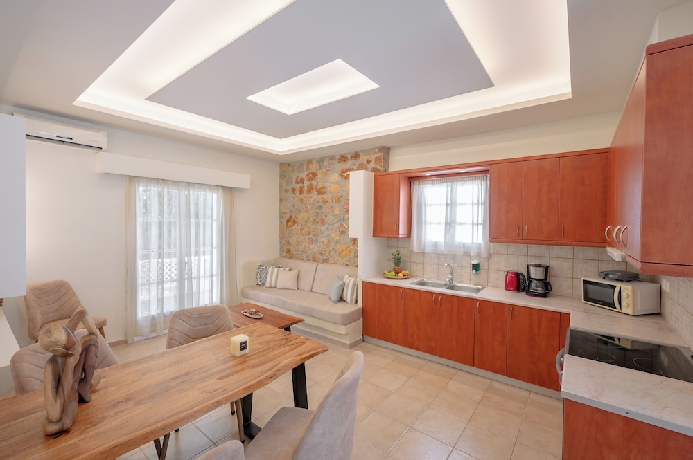 Loukas & Emma Eco Houses