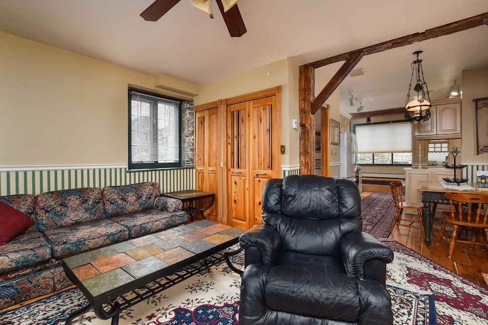 Brockville Vacations - The Noble Suites - Property Image 107