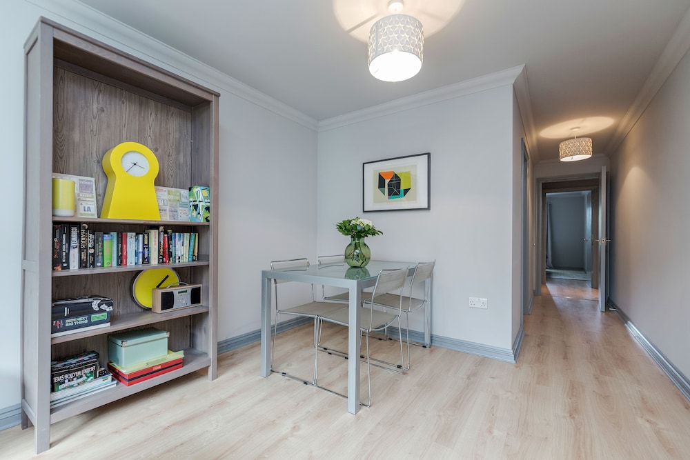 Hoxton 2 Bed Apartment by BaseToGo